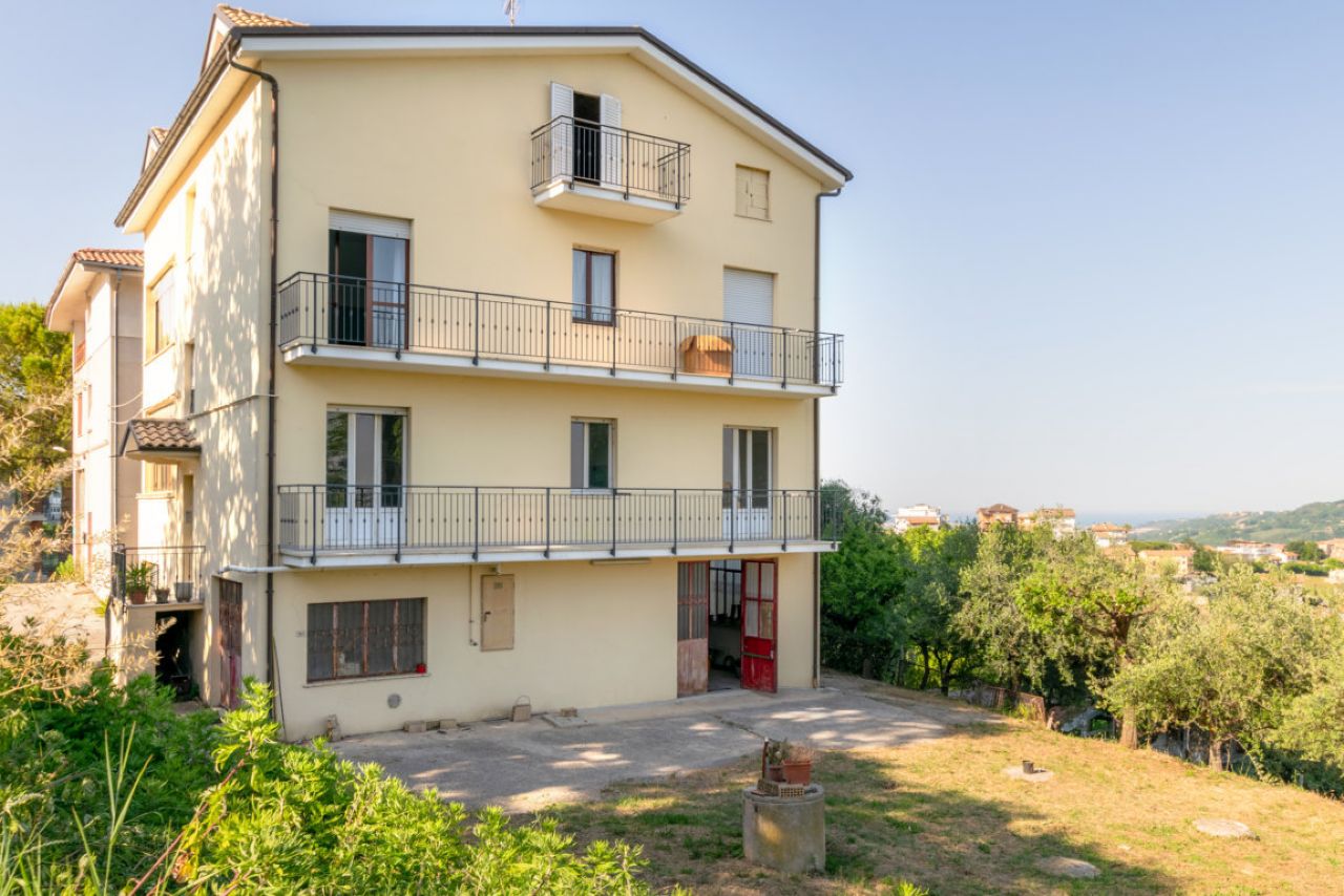 Casa indipendente Montecosaro, affitto e vendita Casa indipendente Montecosaro