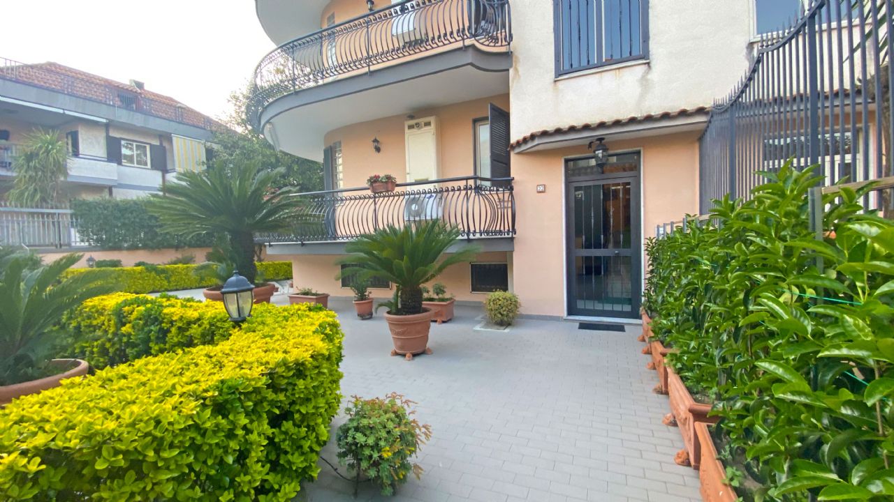 Villa Bifamiliare Pomigliano D'Arco, affitto e vendita Villa Bifamiliare Pomigliano D'Arco Villa Bifamiliare Pomigliano D'Arco, affitto e vendita Villa Bifamiliare Pomigliano D'Arco