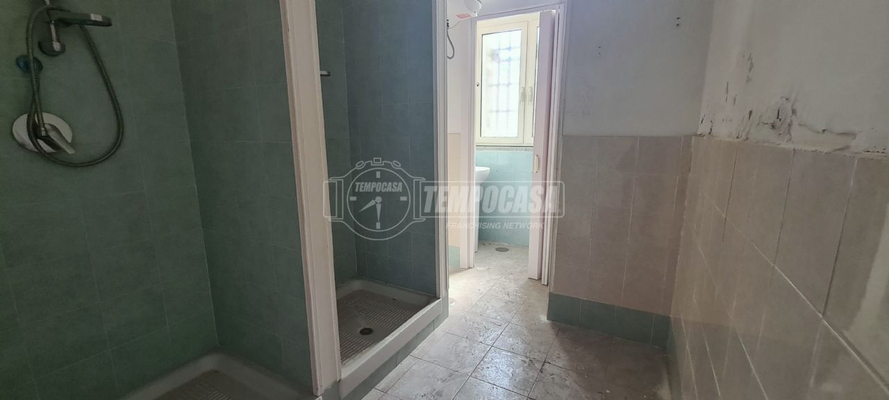 Negozio in Affitto Napoli Vicaria / Foria 690€ | CC131077393