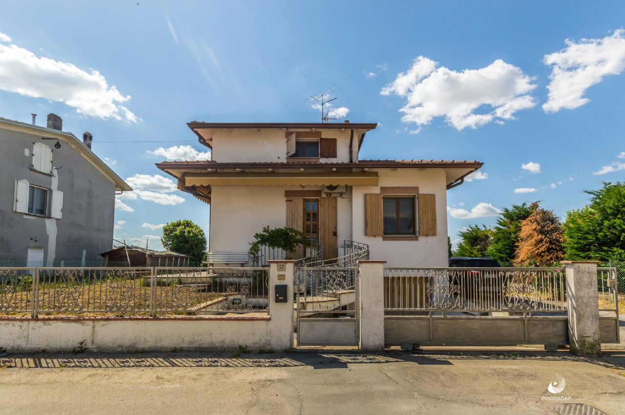 Casa Con Giardino In Affitto Mirandola